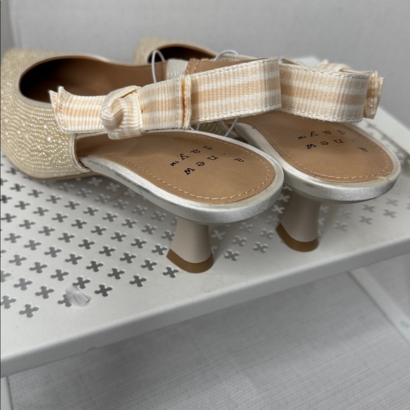 a new day Cream Slingback Women's Shoes Kitty 2 “ Heels Party Wedding Size 9 - Picture 4 of 7